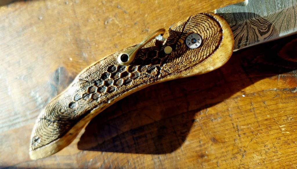 Le Las-Caums - Couteau Pliant Artisanal Pistolet - Lame Damas - Art de la Table - Pièce Unique - Zhàn-Do