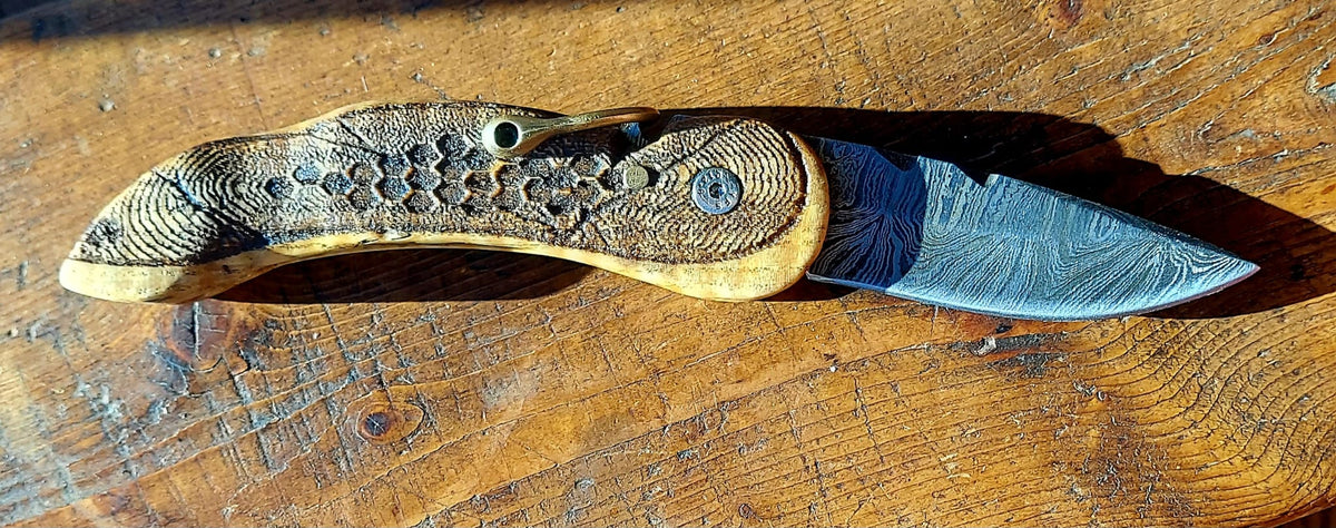 Le Las-Caums - Couteau Pliant Artisanal Pistolet - Lame Damas - Art de la Table - Pièce Unique - Zhàn-Do